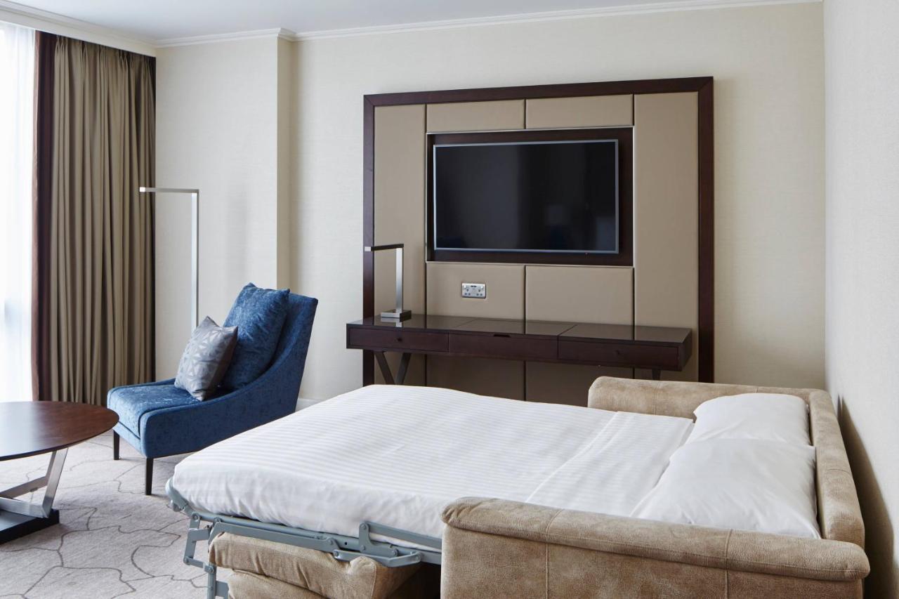 London Marriott Hotel Canary Wharf Luaran gambar A sofa bed