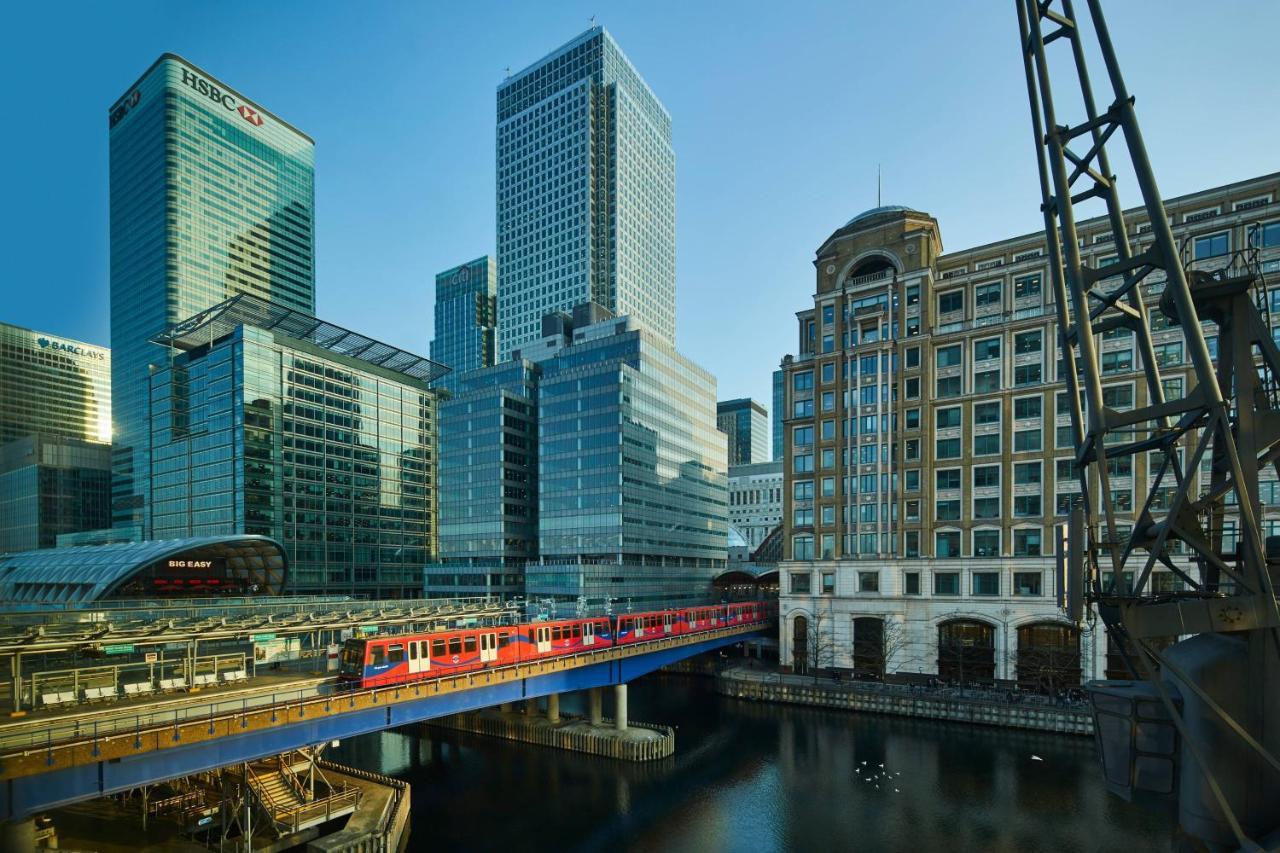 London Marriott Hotel Canary Wharf Luaran gambar The DLR at West India Quay