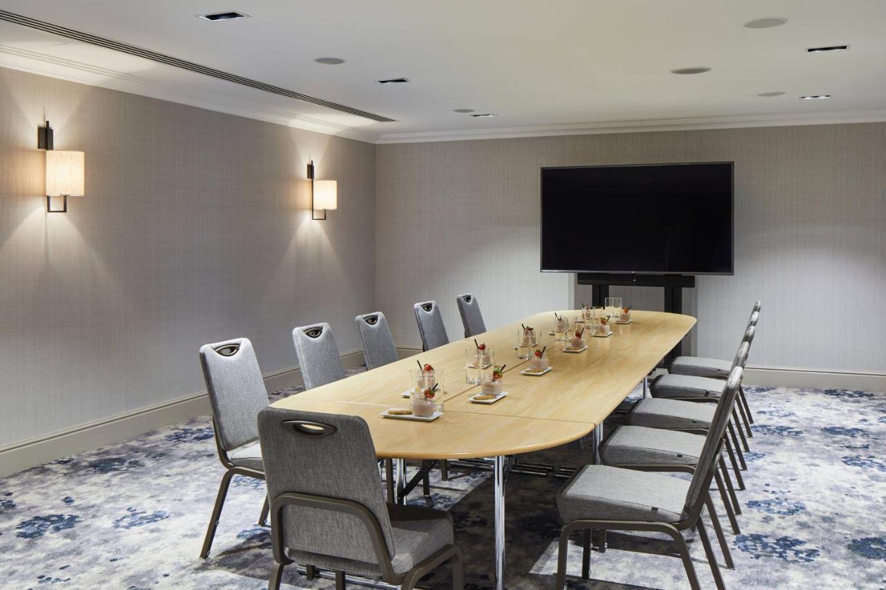 London Marriott Hotel Canary Wharf Luaran gambar A meeting room at the hotel