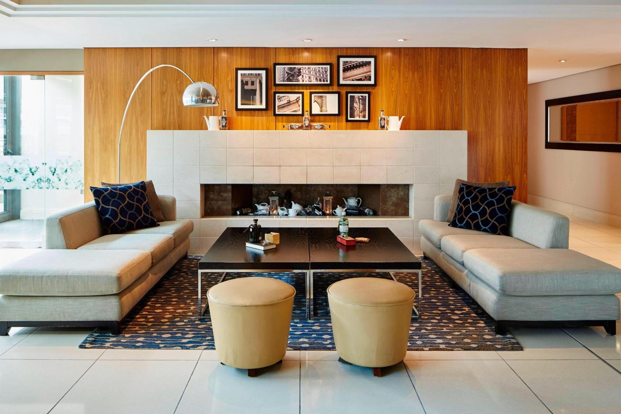London Marriott Hotel Canary Wharf Luaran gambar The interior of the lounge