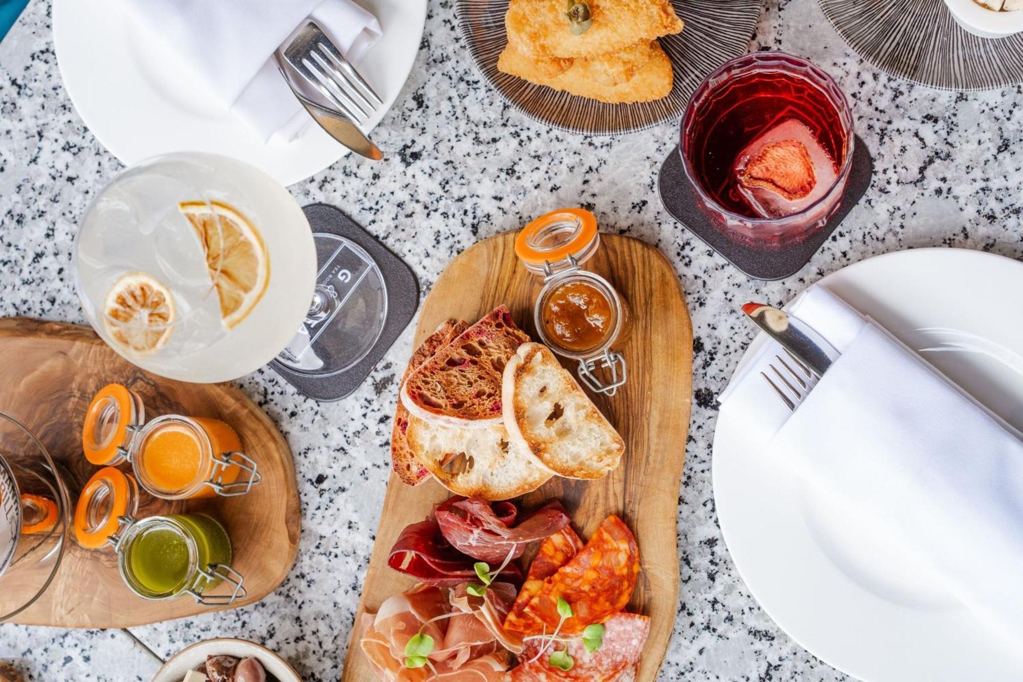 London Marriott Hotel Canary Wharf Luaran gambar A selection of tapas