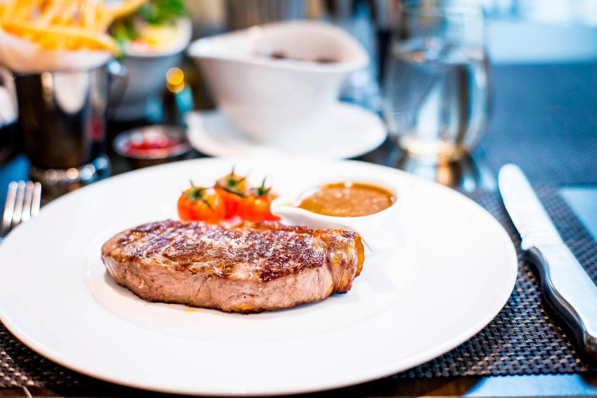 London Marriott Hotel Canary Wharf Luaran gambar A steak prepared in the French style